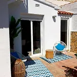 Azul Mit Privat Pool Nyaraló *