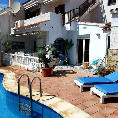 Azul Mit Privat Pool Nyaraló